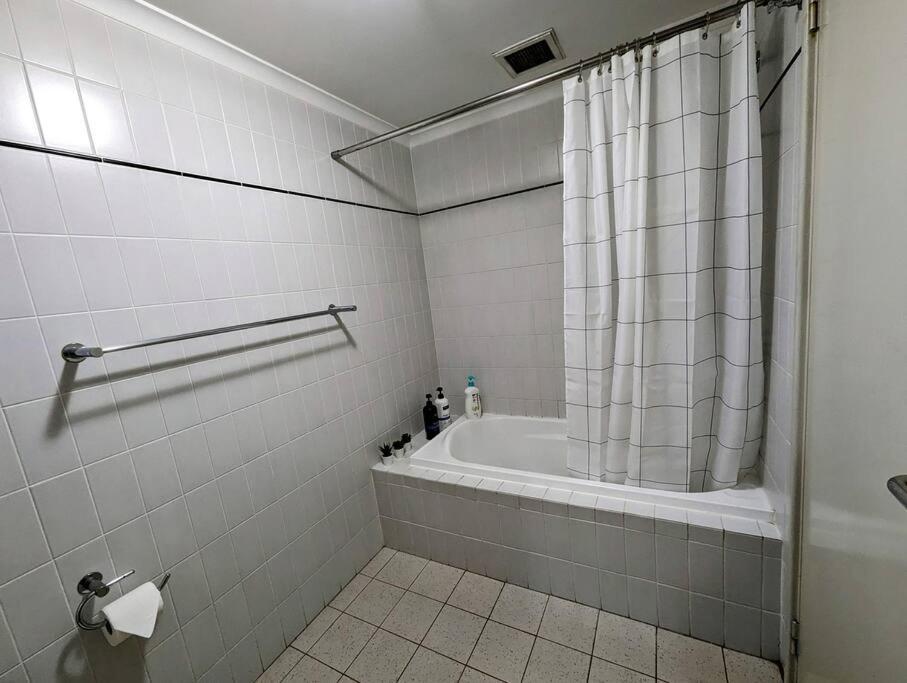 City & Lakeside With Free Parking, Pool And 10 Mins Walk Into The City Perth Exterior foto