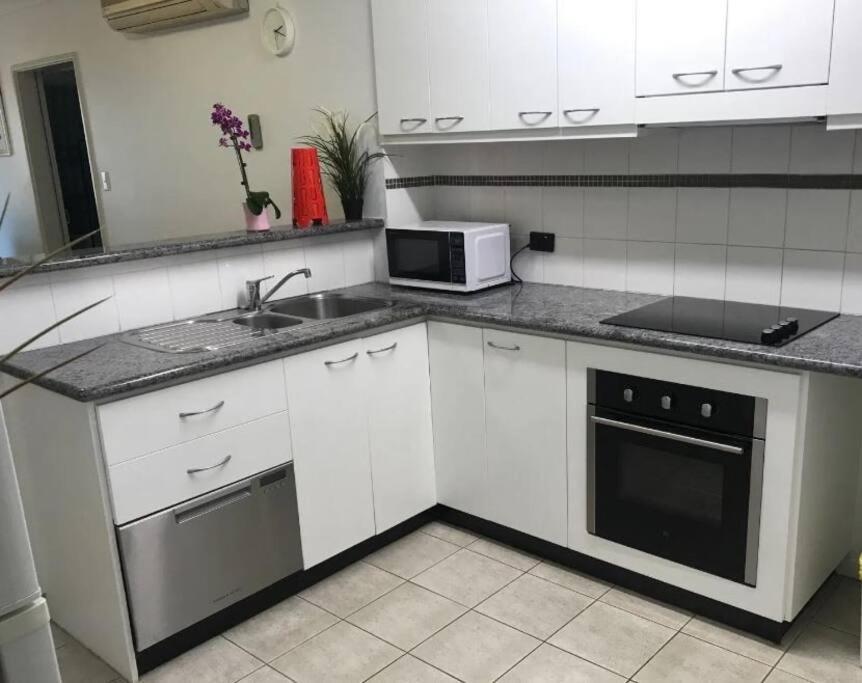 City & Lakeside With Free Parking, Pool And 10 Mins Walk Into The City Perth Exterior foto
